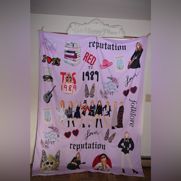 Taylor Swift Eras Tour Inspired Purple Queen Duvet Cover
NWOT - Picture 4 of 5